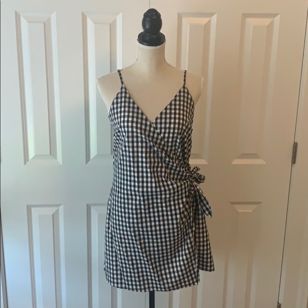 Lovers + Friends gingham wrap dress - Picture 2 of 6